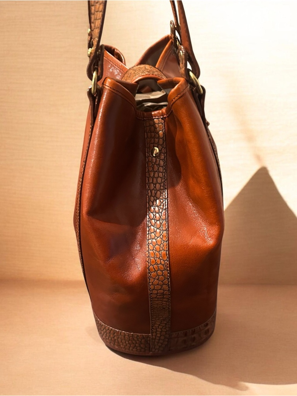 Brahmin Cognac Brown Leather Shoulder Bag with Croc-Emboss Trim - Picture 3 of 6
